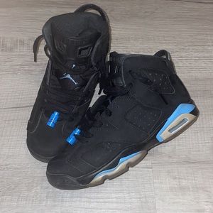 Jordan 6 UNC Sneakers